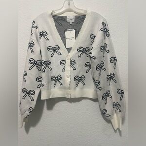 Willow & Wind White Bow Patterned Sweater size L